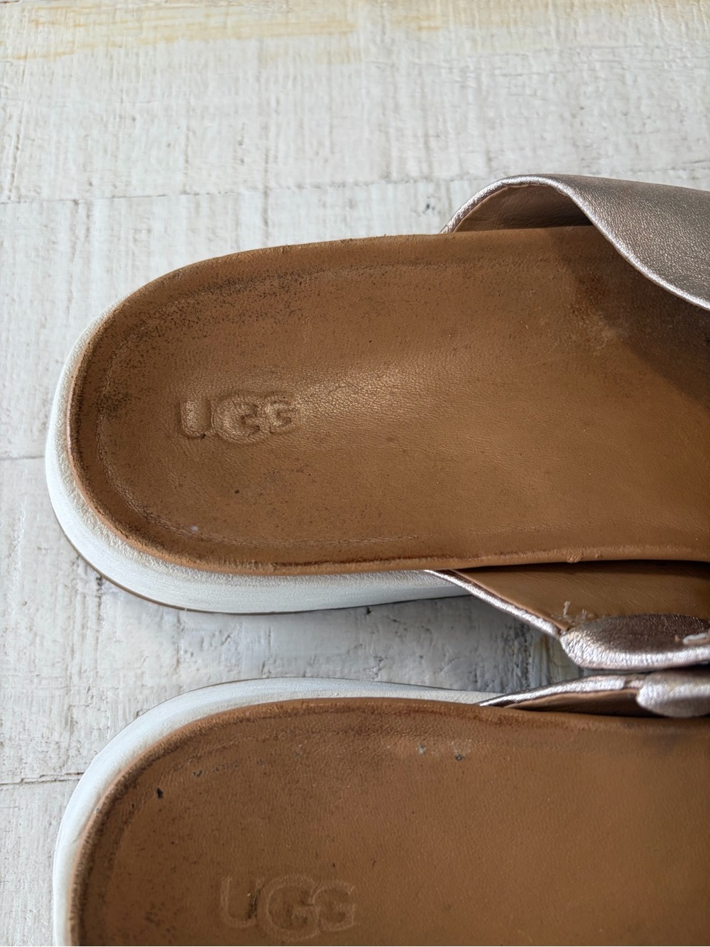 UGG Emily Slides size 10 Metallic Gold‎ Leather Sandals Criss Cross Straps - Picture 4 of 13